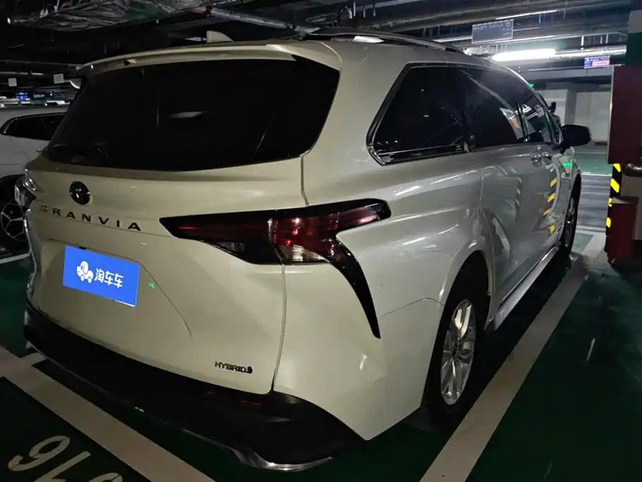 Toyota Granvia — фото 3