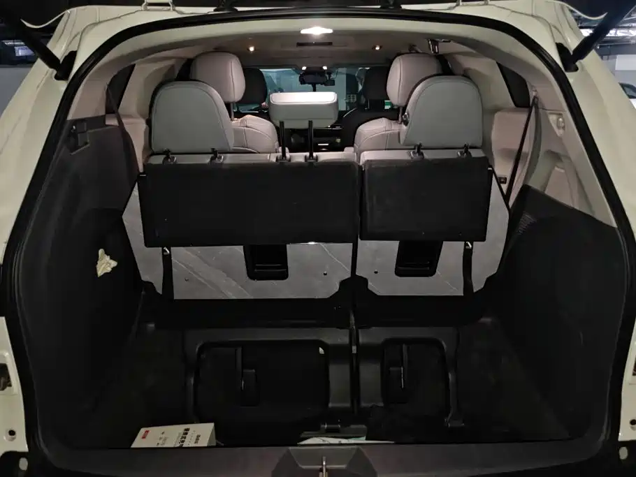 Toyota Granvia — фото 4