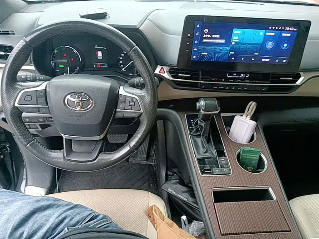 Toyota Granvia — фото 9
