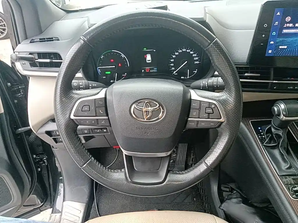 Toyota Granvia — фото 10