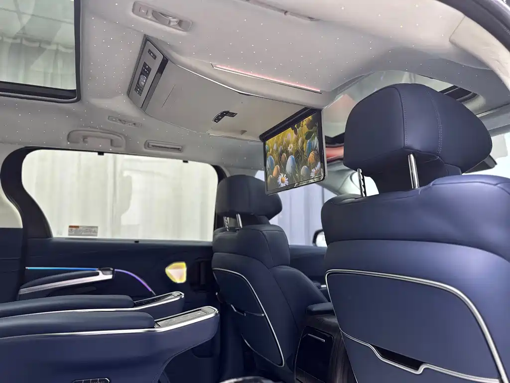 Toyota Granvia — фото 36