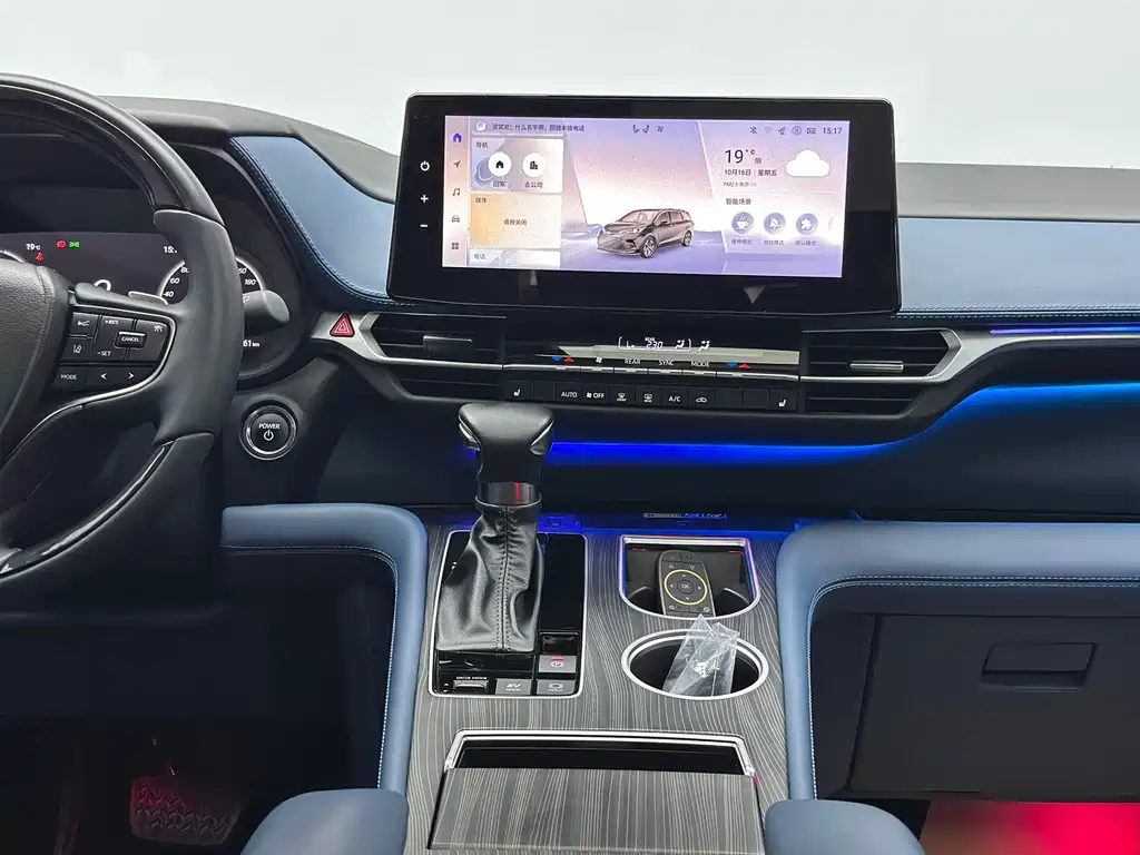 Toyota Granvia — фото 40
