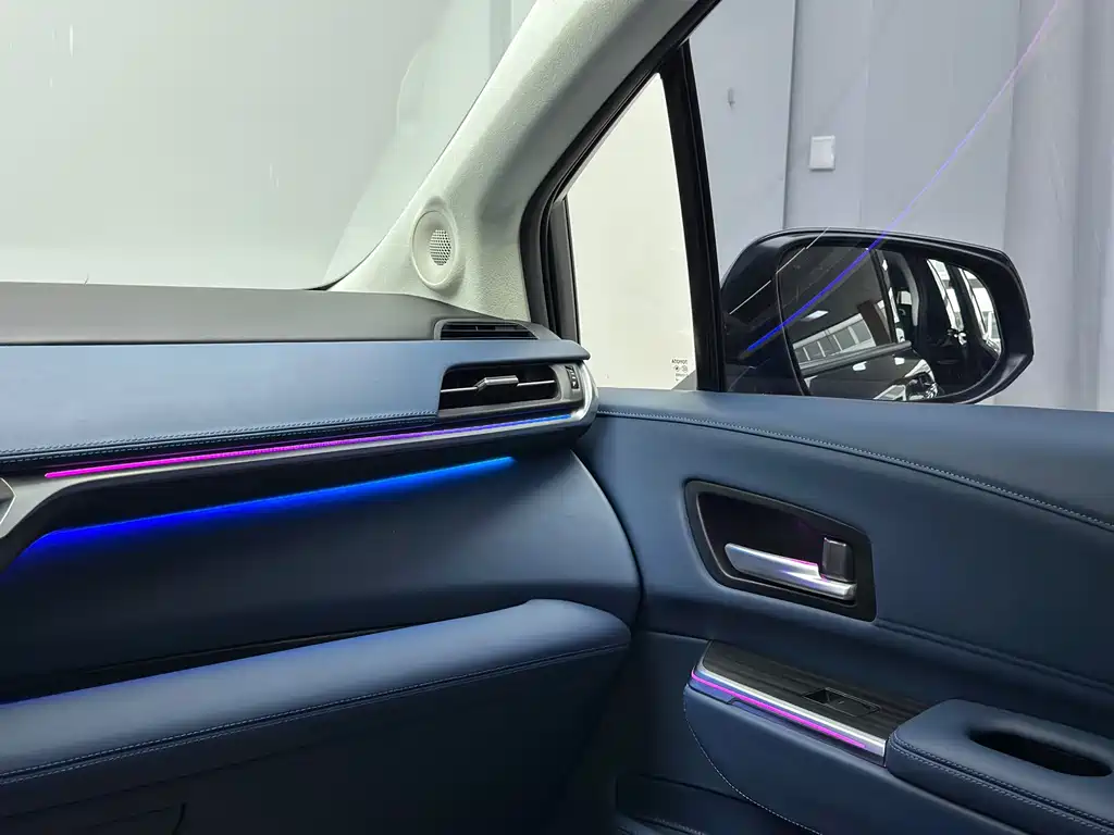 Toyota Granvia — фото 41
