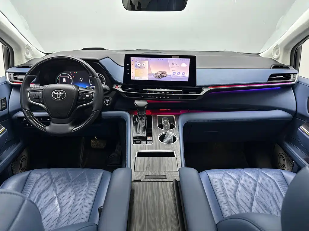 Toyota Granvia — фото 42