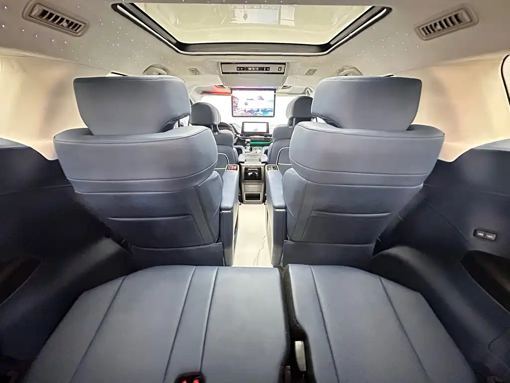 Toyota Granvia — фото 47