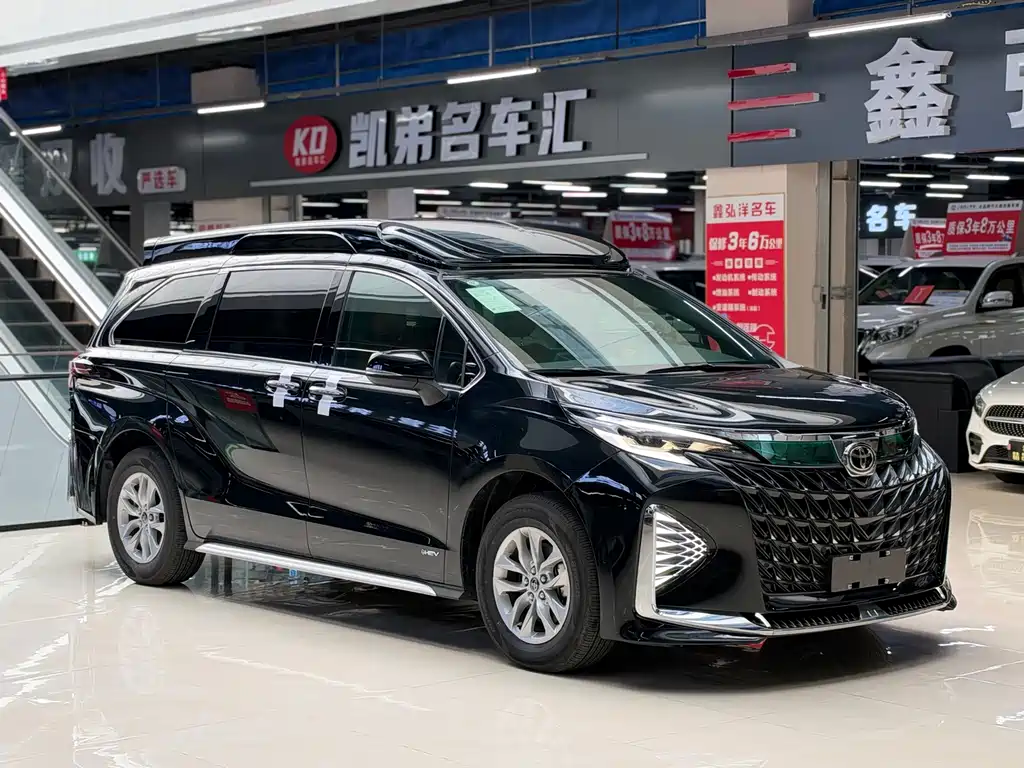 Toyota Granvia — фото 3