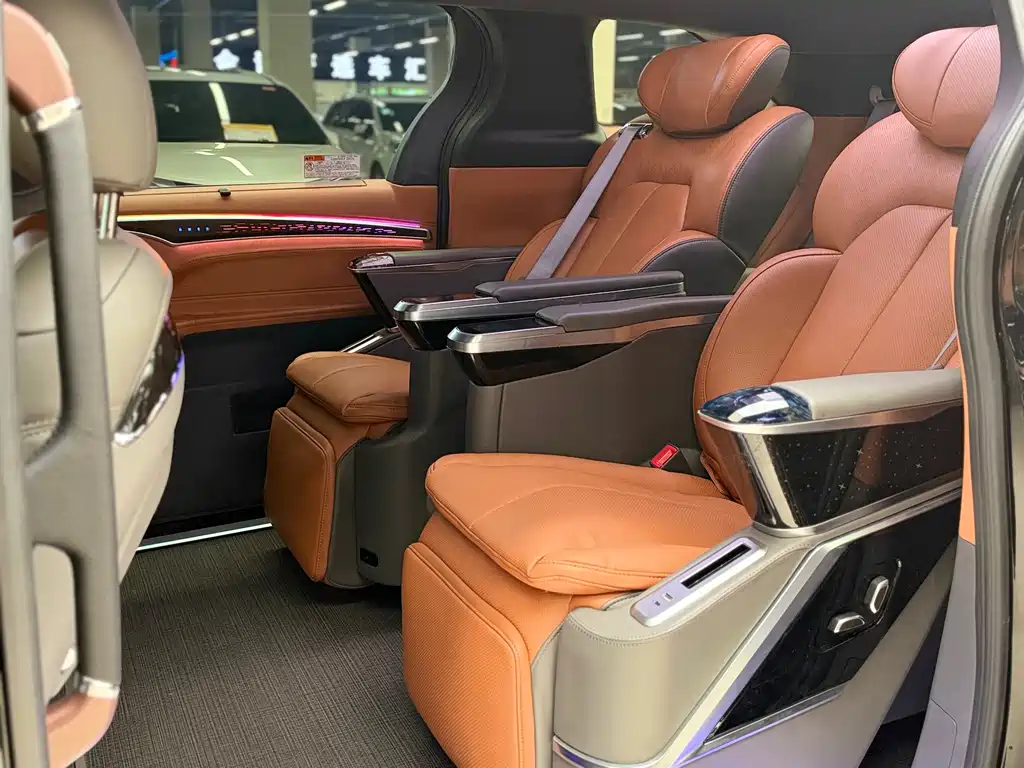 Toyota Granvia — фото 4