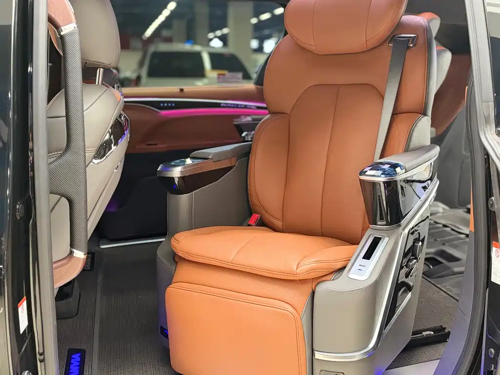 Toyota Granvia — фото 5