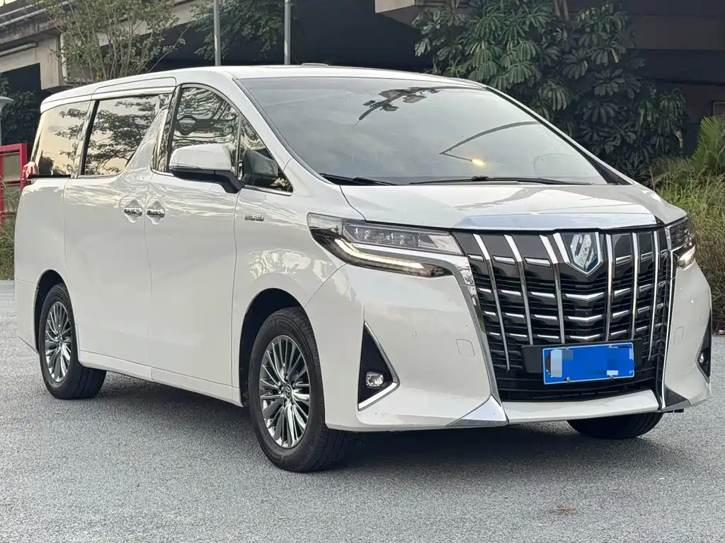 Toyota Alphard — фото 3