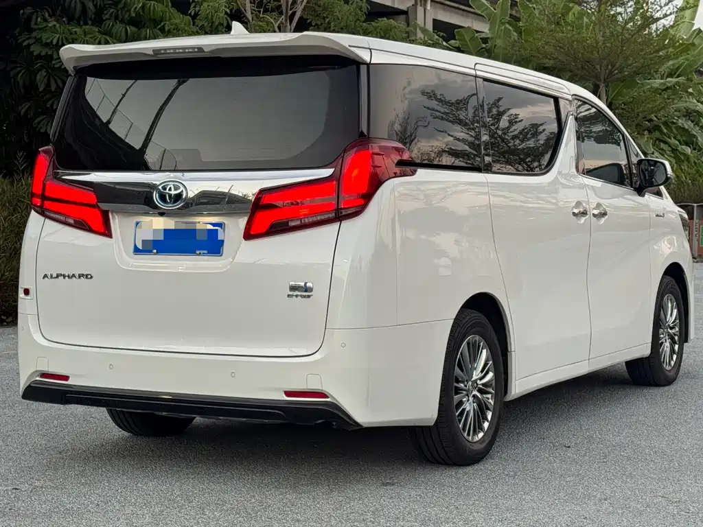 Toyota Alphard — фото 4