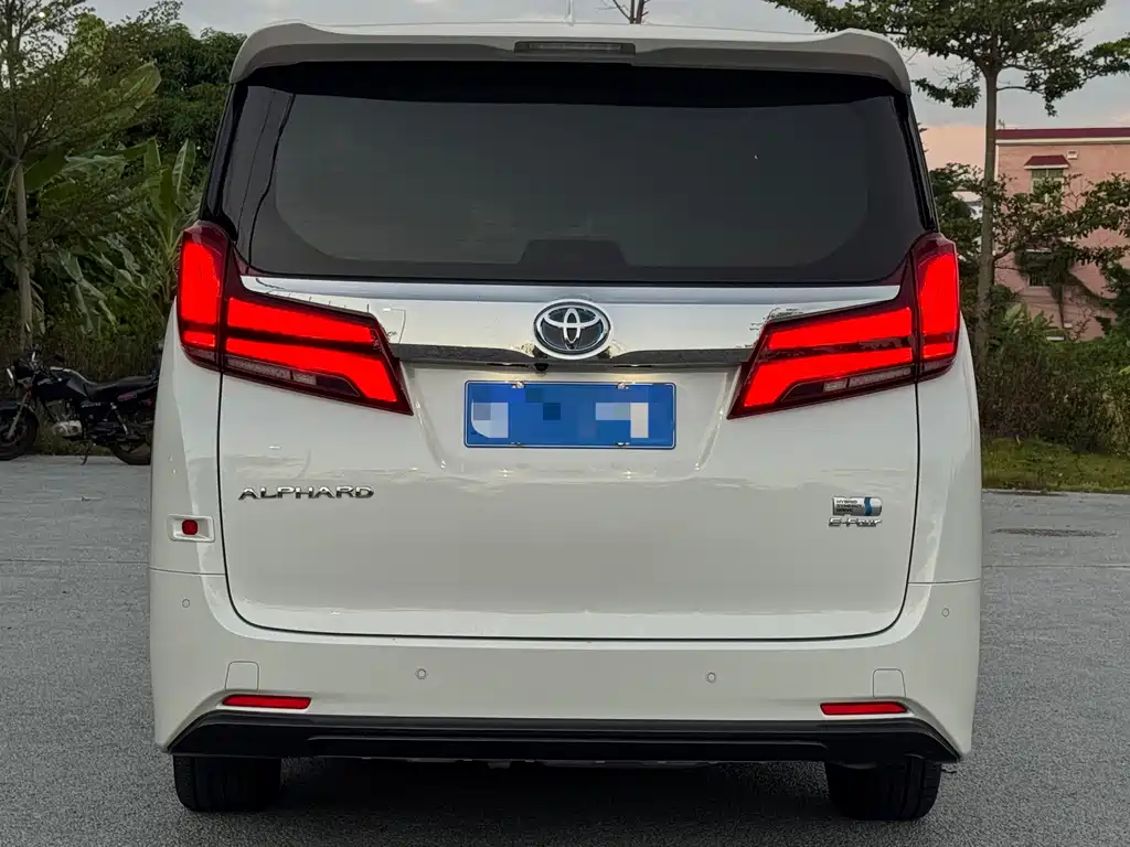 Toyota Alphard — фото 5