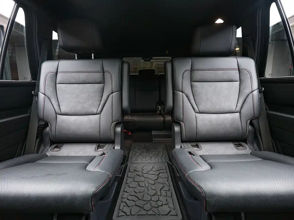 Toyota Sequoia — фото 9