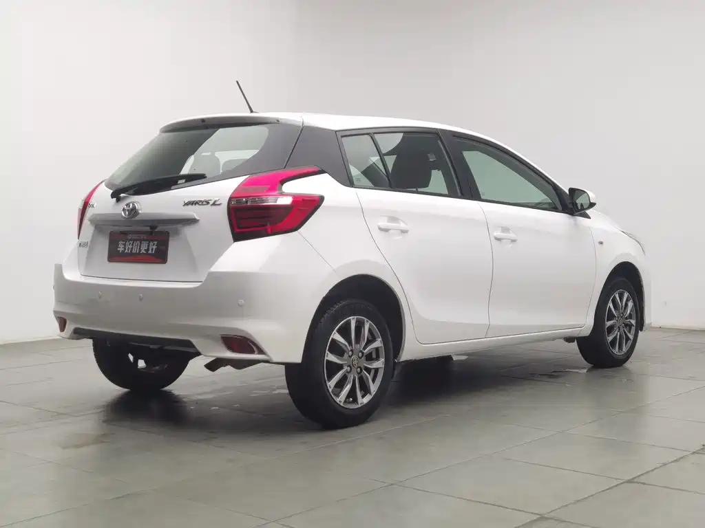 Toyota Yaris L — фото 2