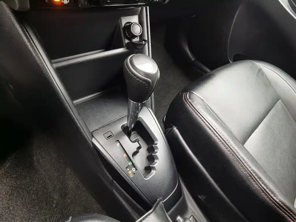 Toyota Yaris L — фото 13