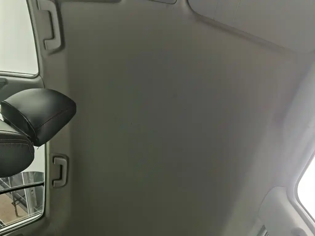 Toyota Yaris L — фото 14