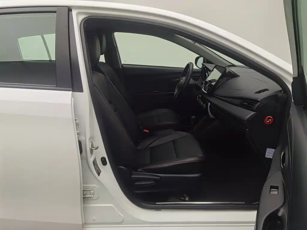 Toyota Yaris L — фото 23