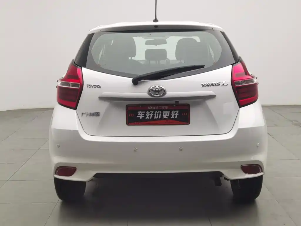 Toyota Yaris L — фото 4