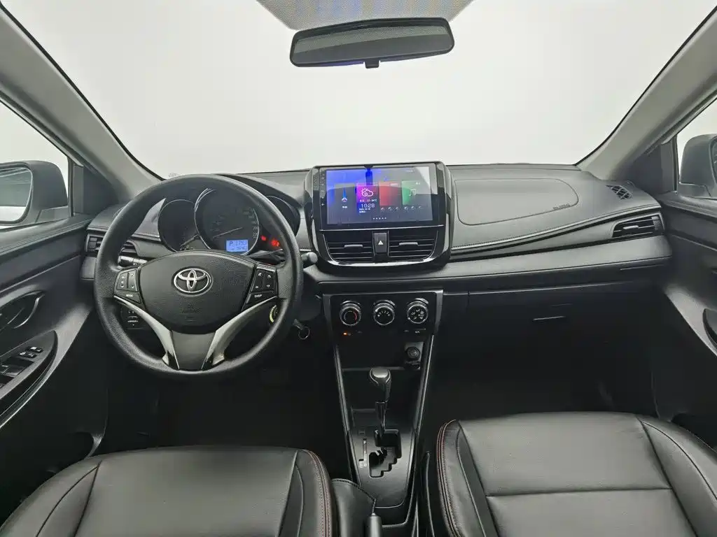 Toyota Yaris L — фото 5