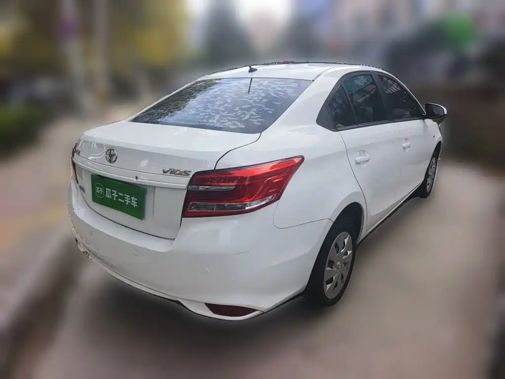 Toyota Vios — фото 4