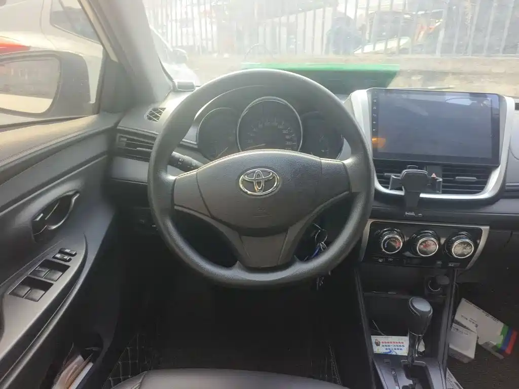Toyota Vios — фото 6