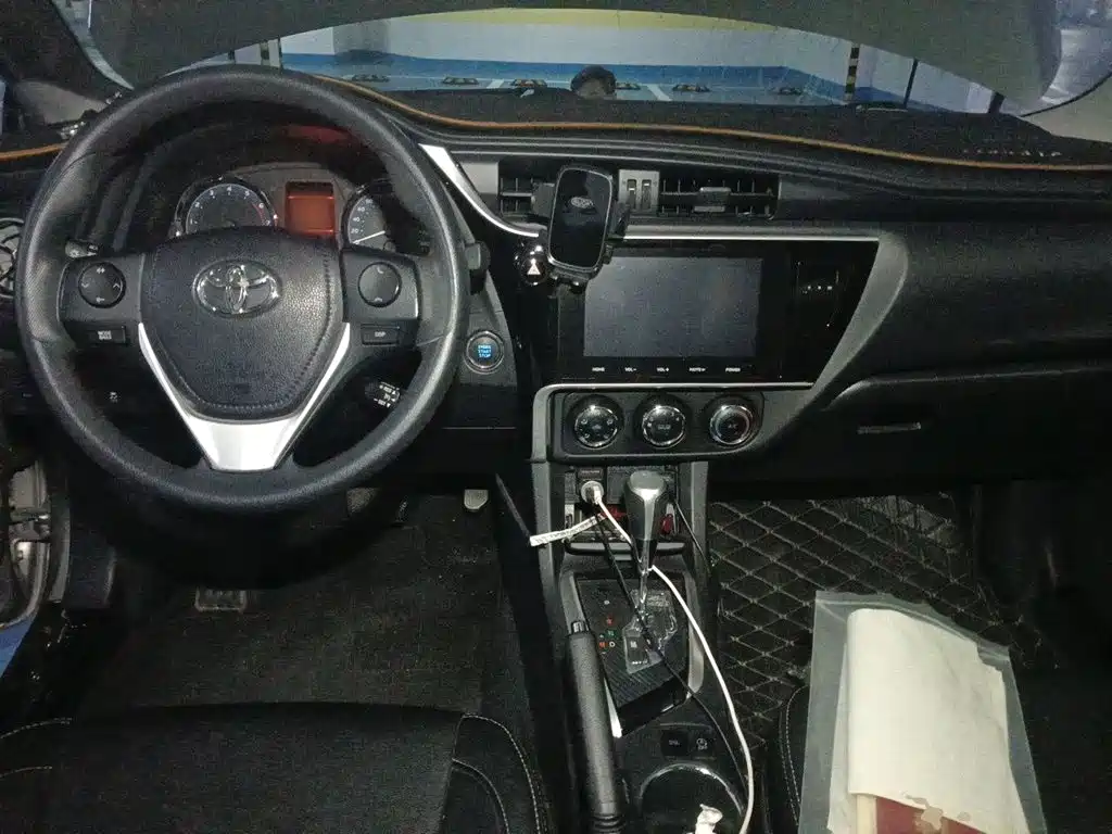 Toyota Corolla — фото 10