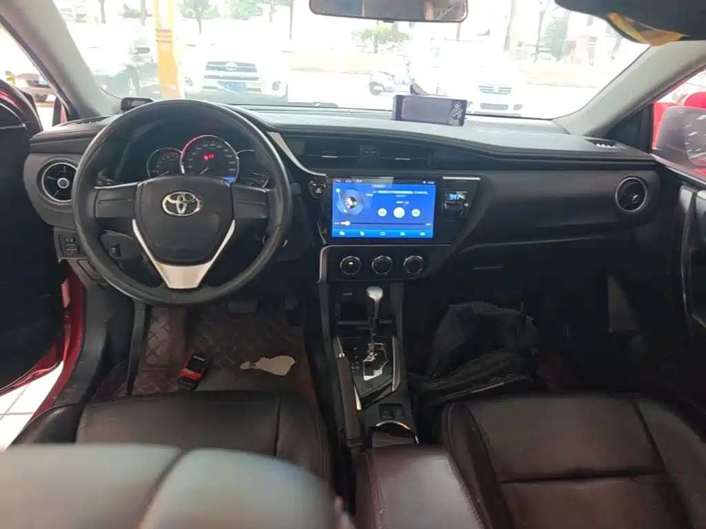 Toyota Corolla — фото 9