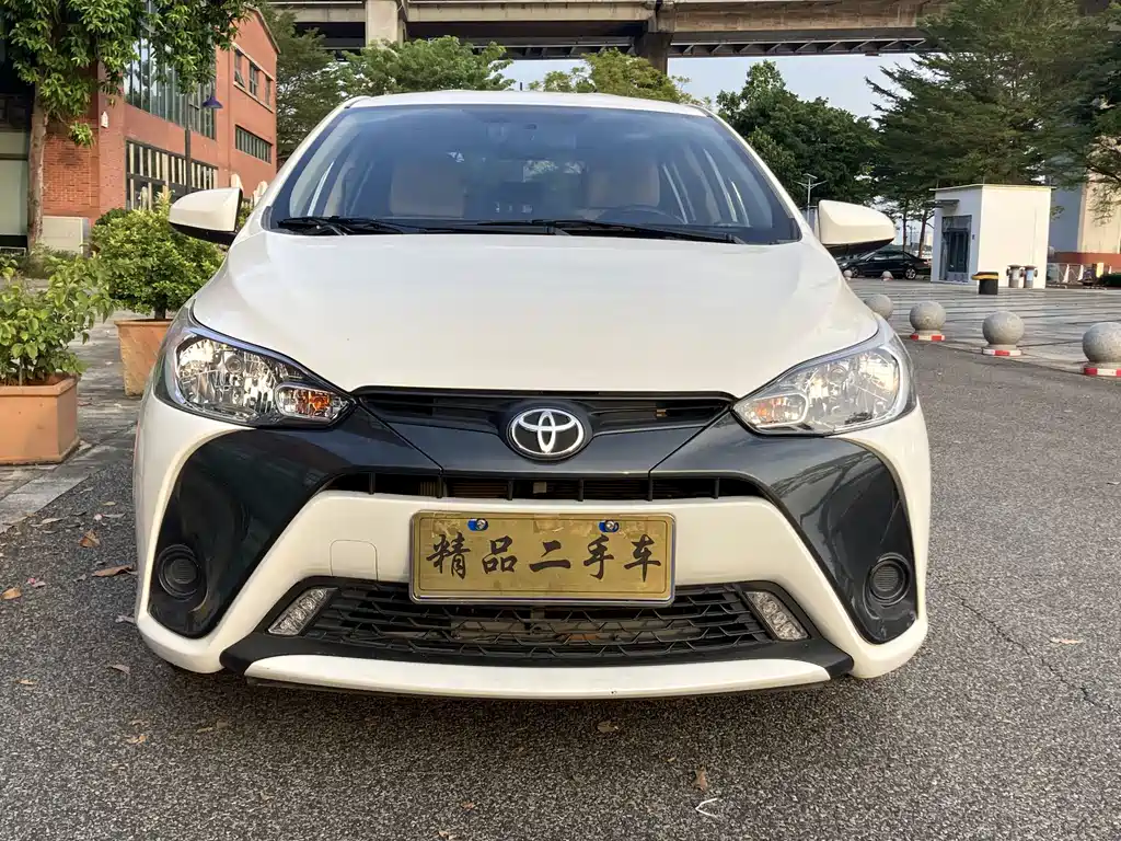 Toyota Yaris L — фото 2