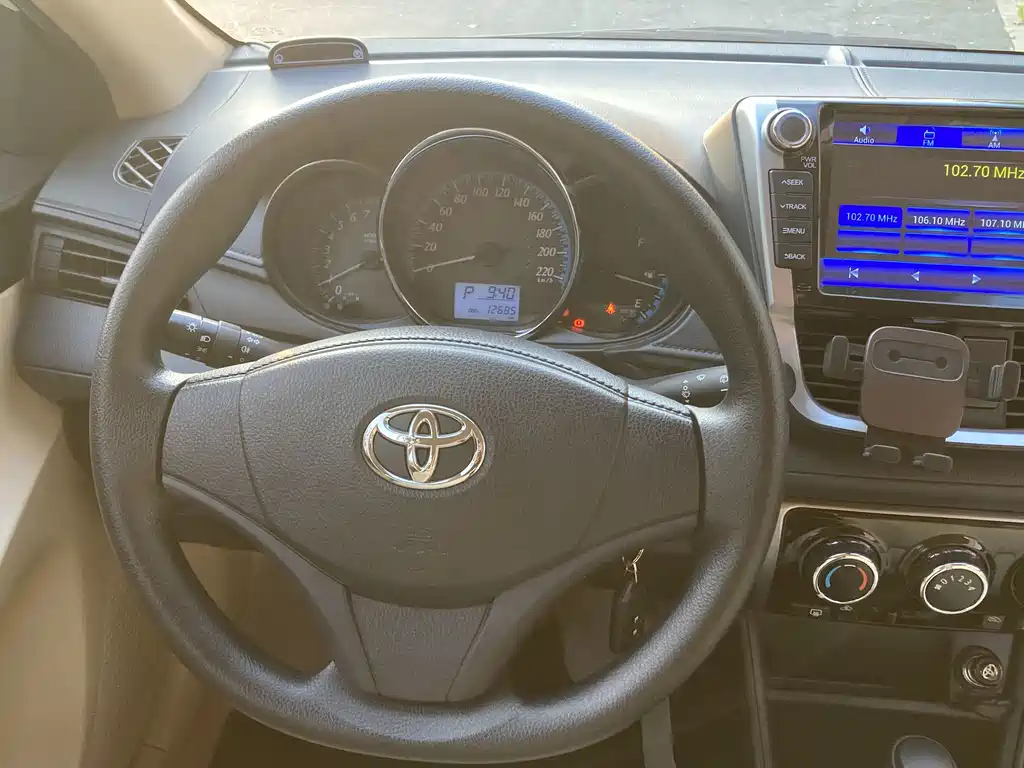 Toyota Yaris L — фото 11