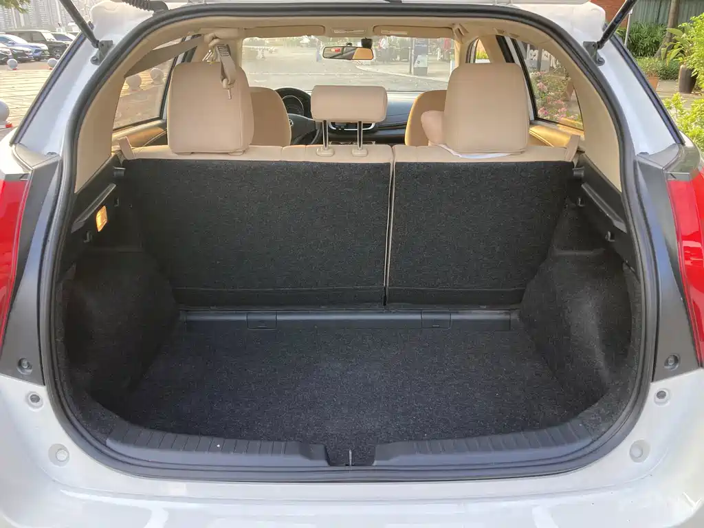 Toyota Yaris L — фото 14