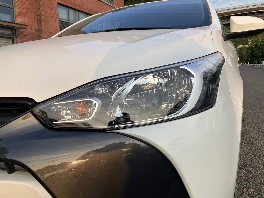 Toyota Yaris L — фото 17