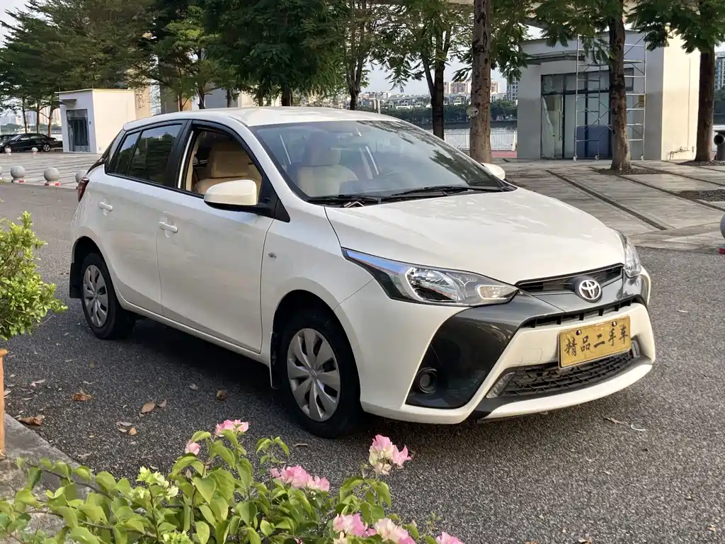 Toyota Yaris L — фото 3