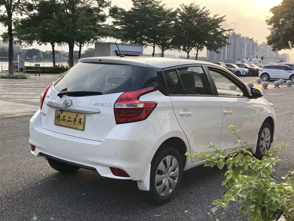 Toyota Yaris L — фото 5