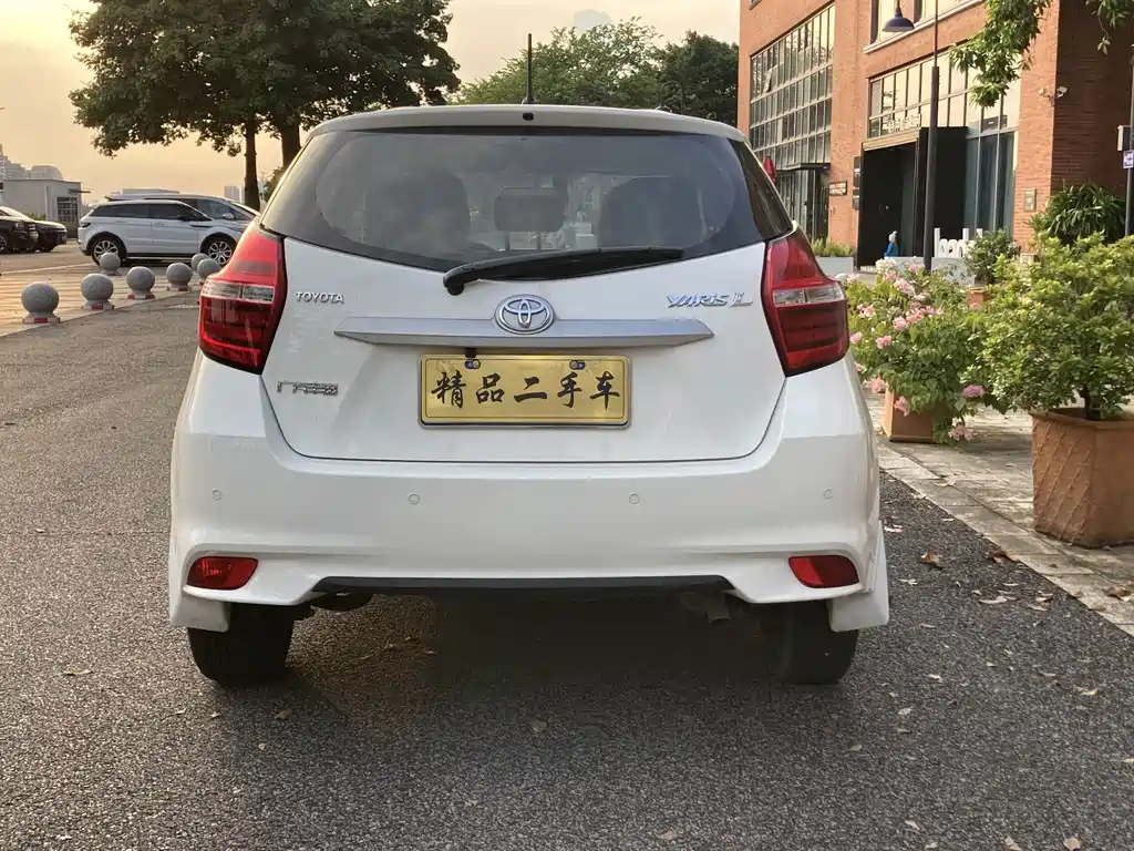 Toyota Yaris L — фото 6