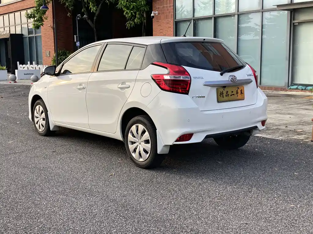 Toyota Yaris L — фото 7