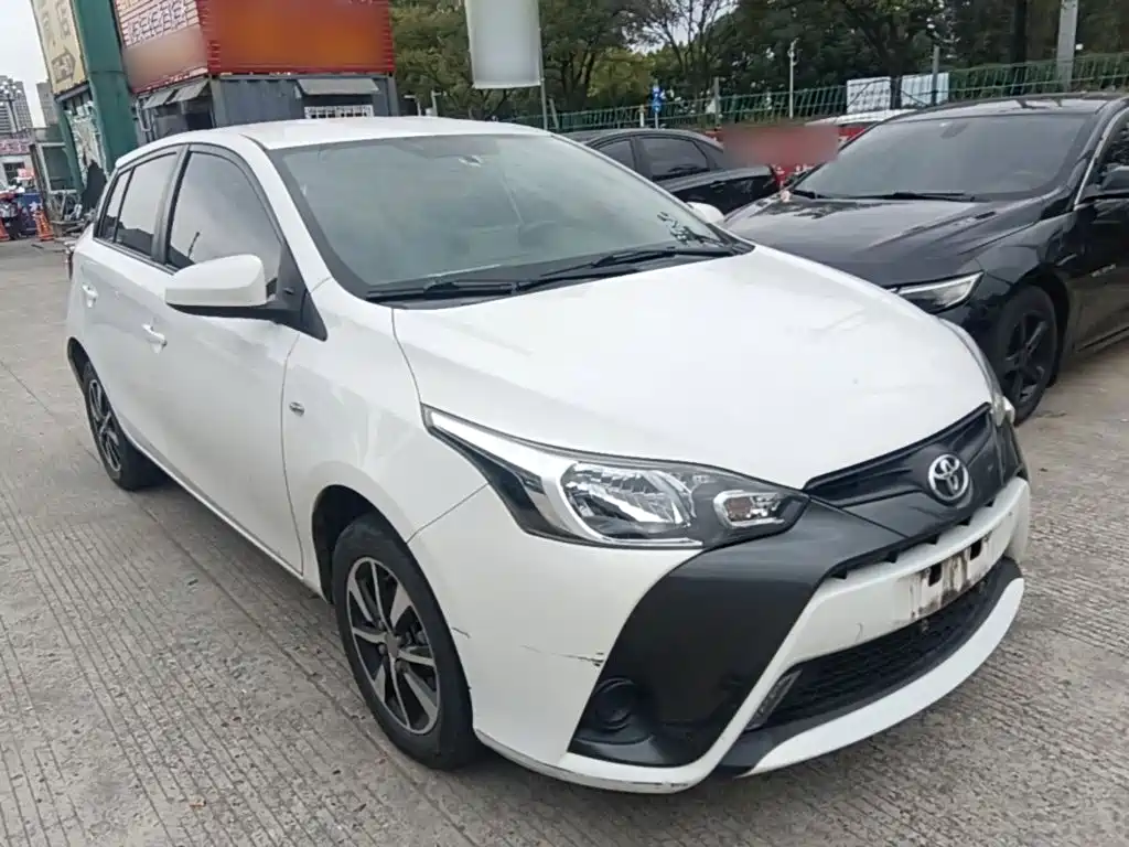 Toyota Yaris L — фото 3