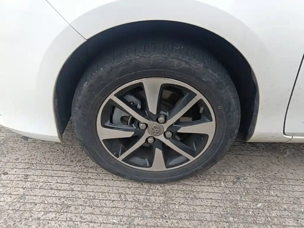 Toyota Yaris L — фото 22