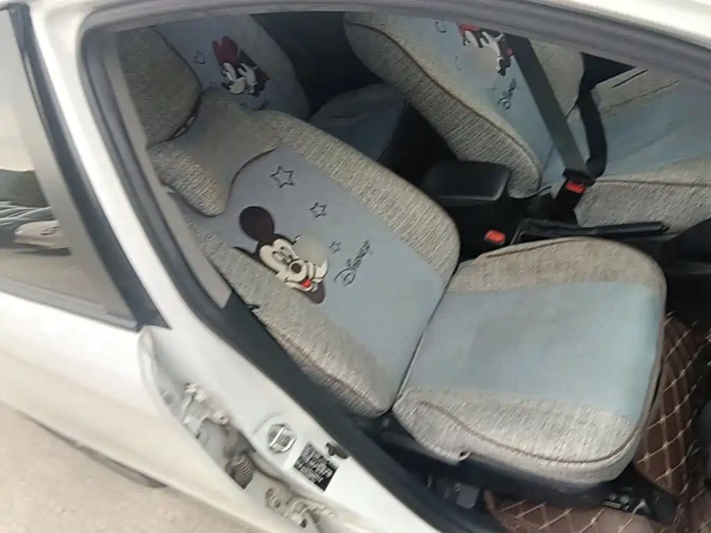 Toyota Yaris L — фото 24