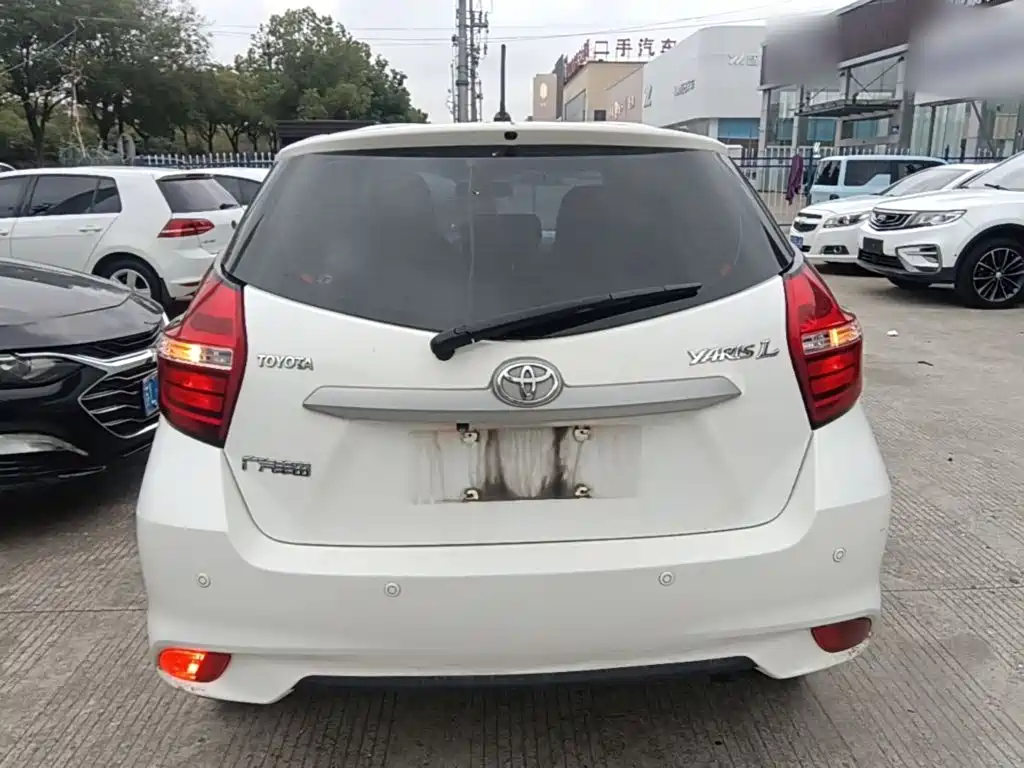 Toyota Yaris L — фото 5