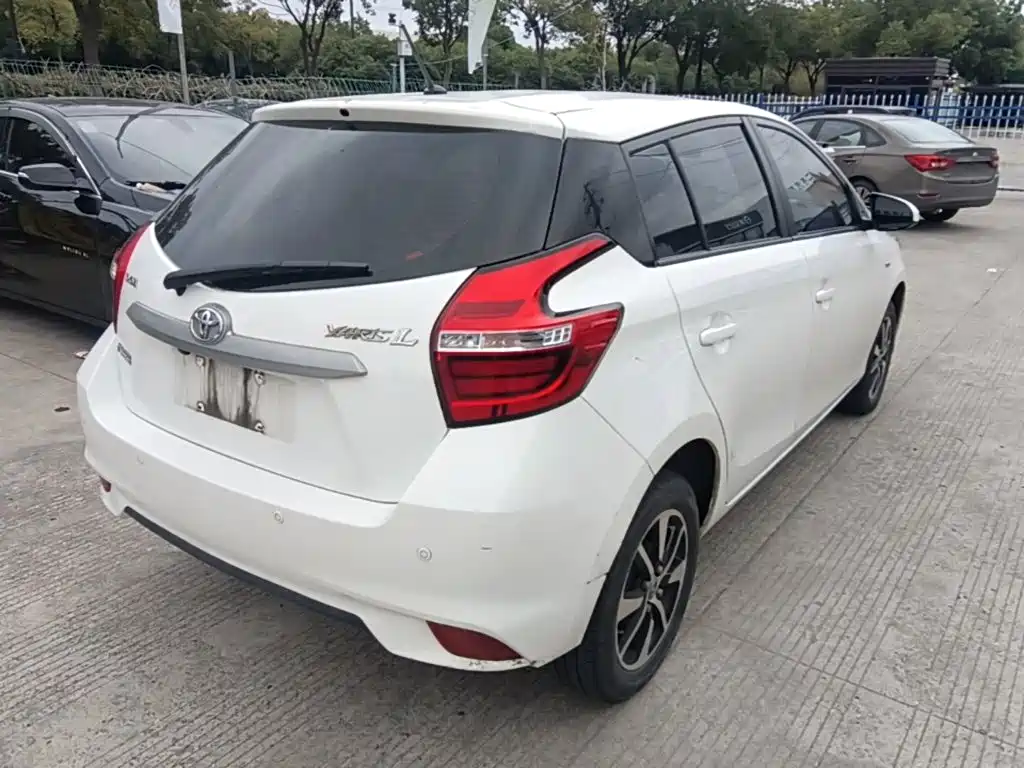 Toyota Yaris L — фото 6