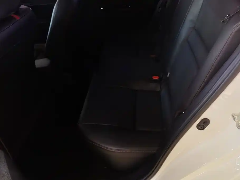 Toyota Yaris L — фото 11