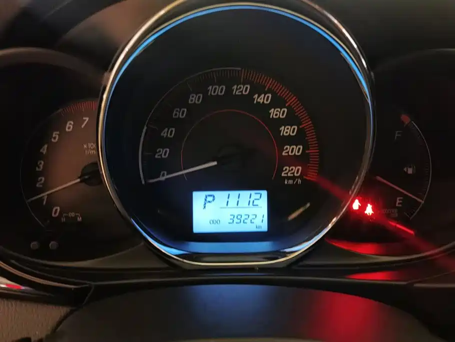 Toyota Yaris L — фото 14