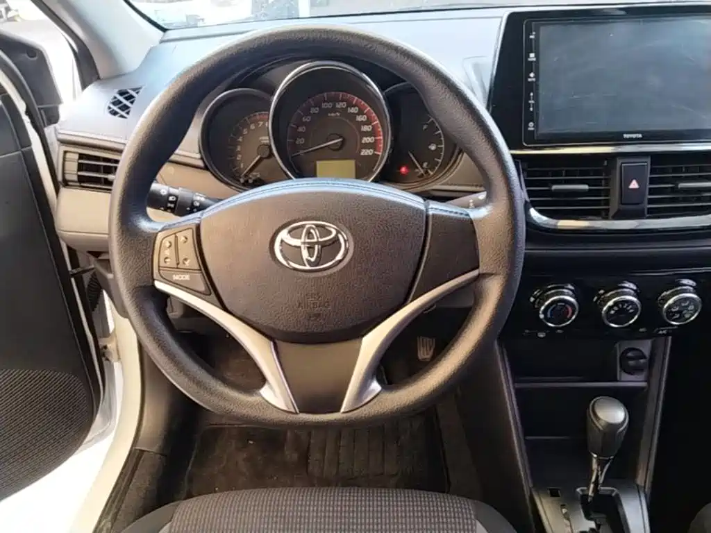 Toyota Vios — фото 10