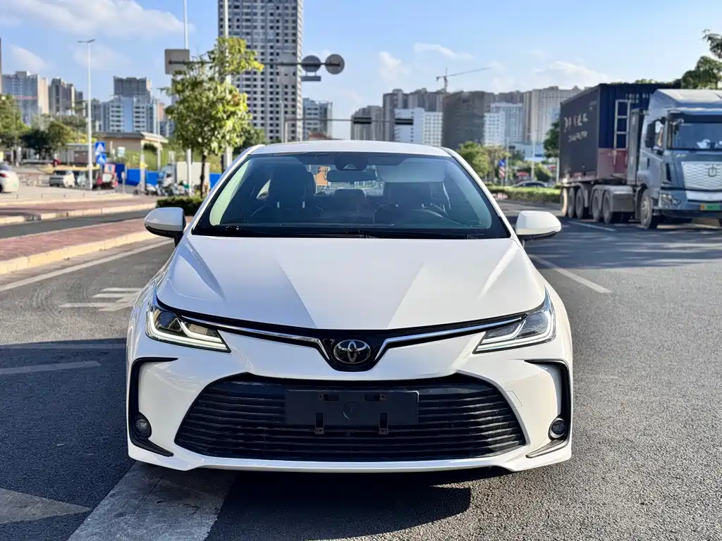 Toyota Corolla — фото 2
