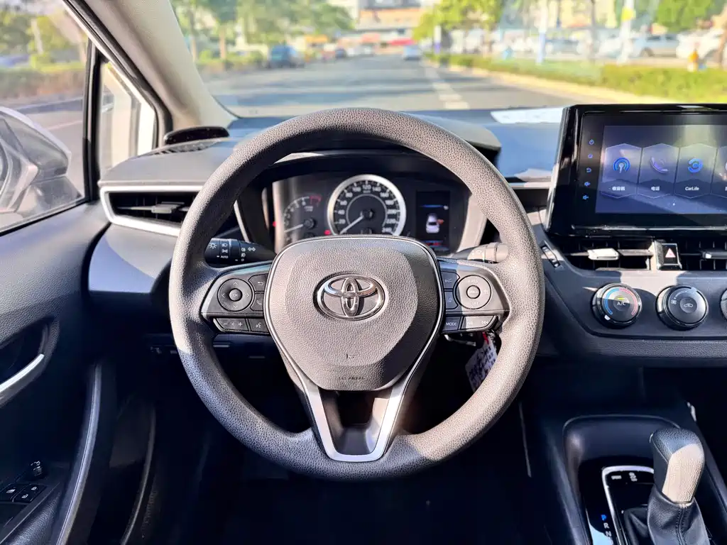 Toyota Corolla — фото 8