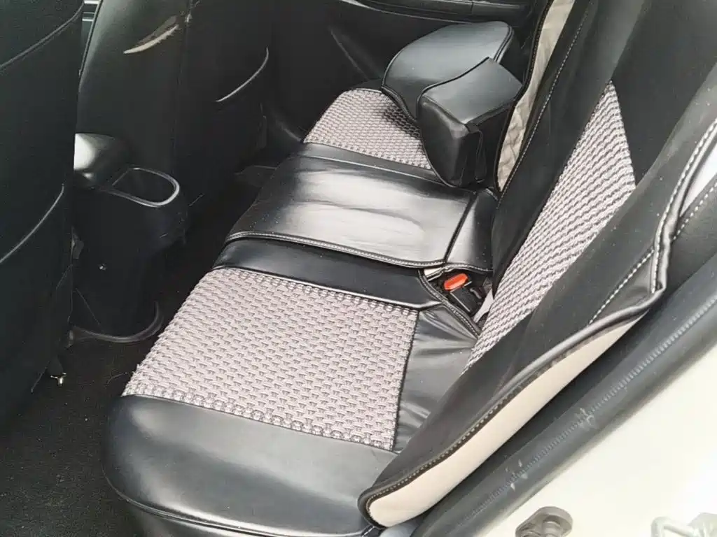 Toyota Yaris L — фото 16