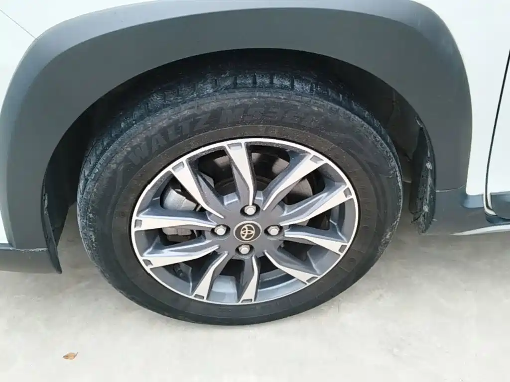 Toyota Yaris L — фото 22