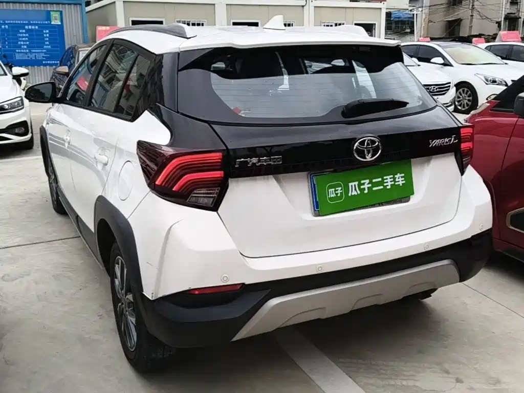 Toyota Yaris L — фото 4