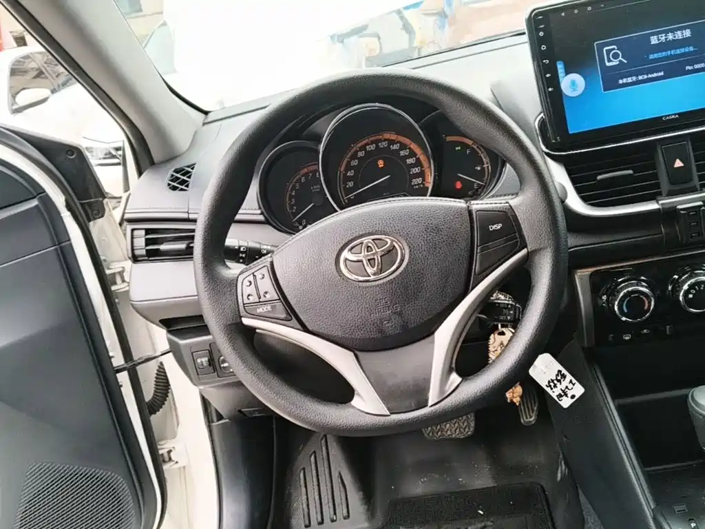Toyota Yaris L — фото 10