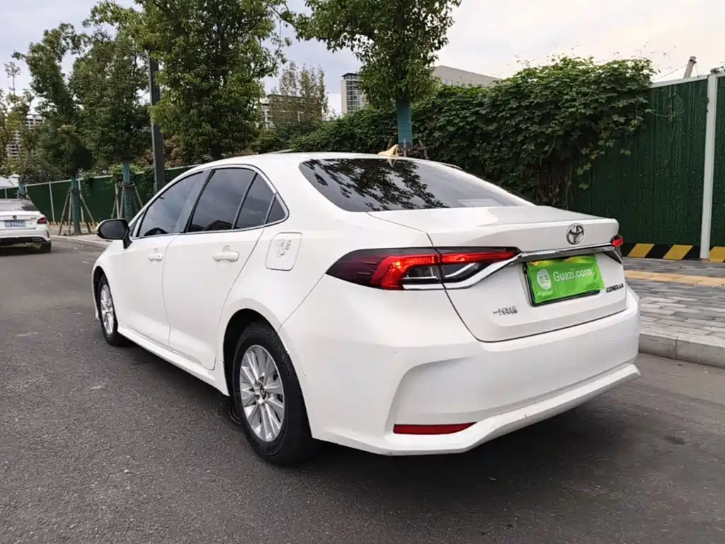 Toyota Corolla — фото 4