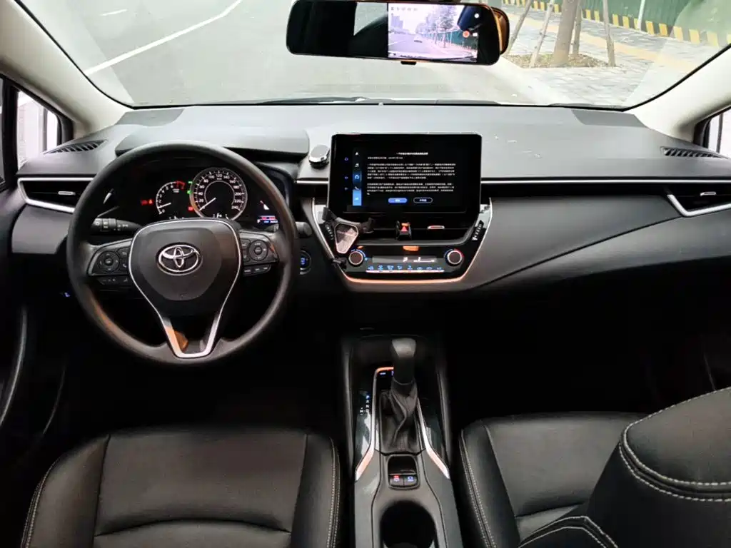 Toyota Corolla — фото 9